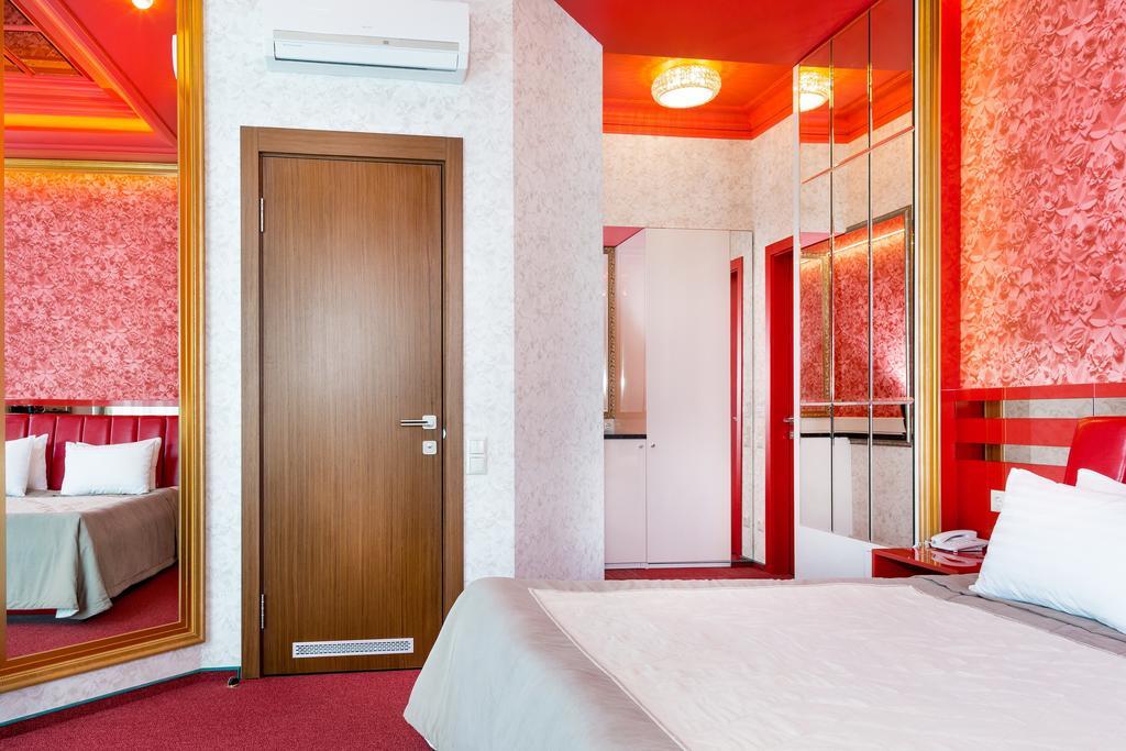 Road Star Hotel ドニプロペトロウシク エクステリア 写真